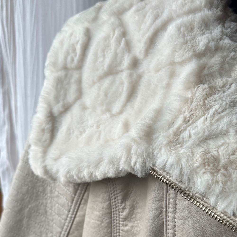 Guess Cream Leather Jacket with Faux Fur Collar - Picture 4 of 4